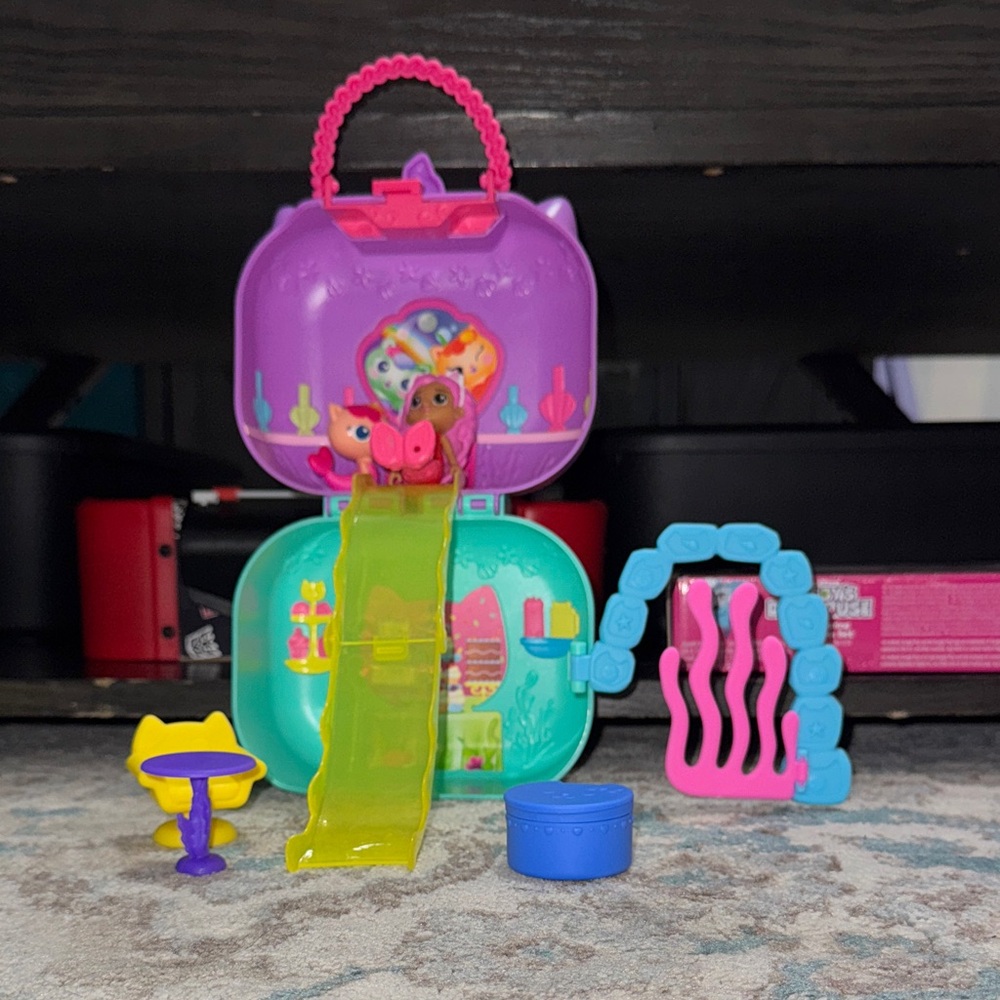 Mermaid-lantis On-The-Go Playset